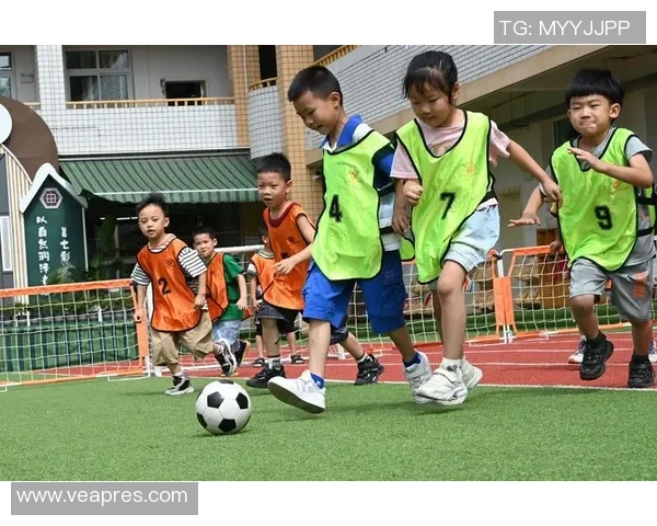 RLC足球:探索这项运动的魅力与发展历程,感受激情与团队合作的力量 RLC足球:探索这项运动的魅力与发展历程,感受激情与团队合作的力量