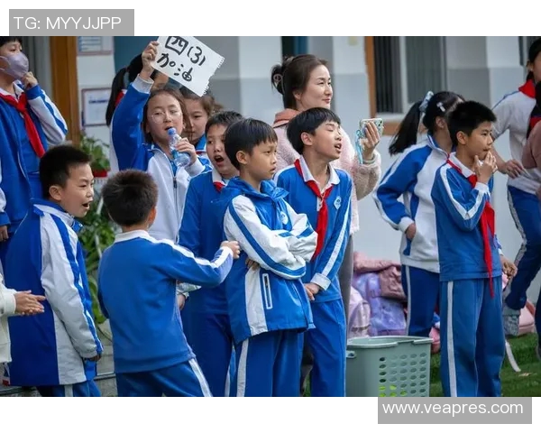 丁青怡足球之路：从青涩少女到绿茵场上的璀璨明星