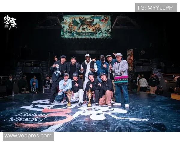 上海飞盘队在世界街舞大赛中的灵活性表现引发热议与赞赏 上海飞盘队在世界街舞大赛中的灵活性表现引发热议与赞赏