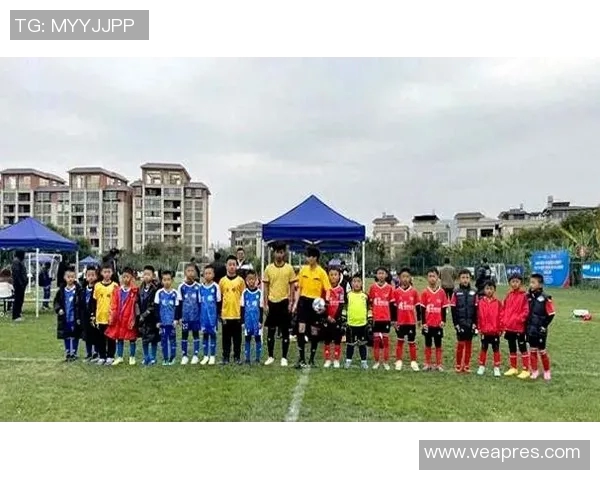 丽江源亨足球俱乐部携手社区共建足球文化助力青少年成长