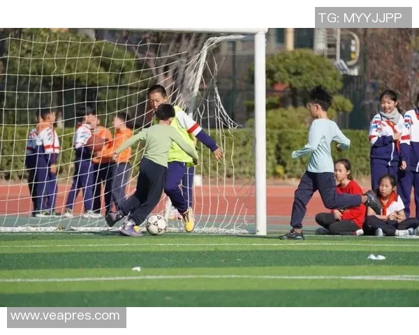 北京足球生的成长之路:从校园到职业赛场的拼搏与梦想 北京足球生的成长之路:从校园到职业赛场的拼搏与梦想